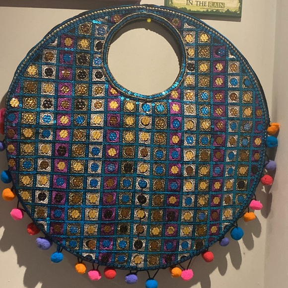 Beautiful embroidery work, everyday use - Picture 2 of 3